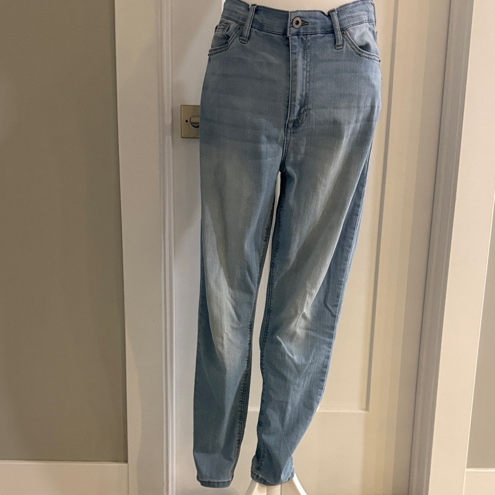 Celebrity Pink Women's Light Wash Skinny Jeans